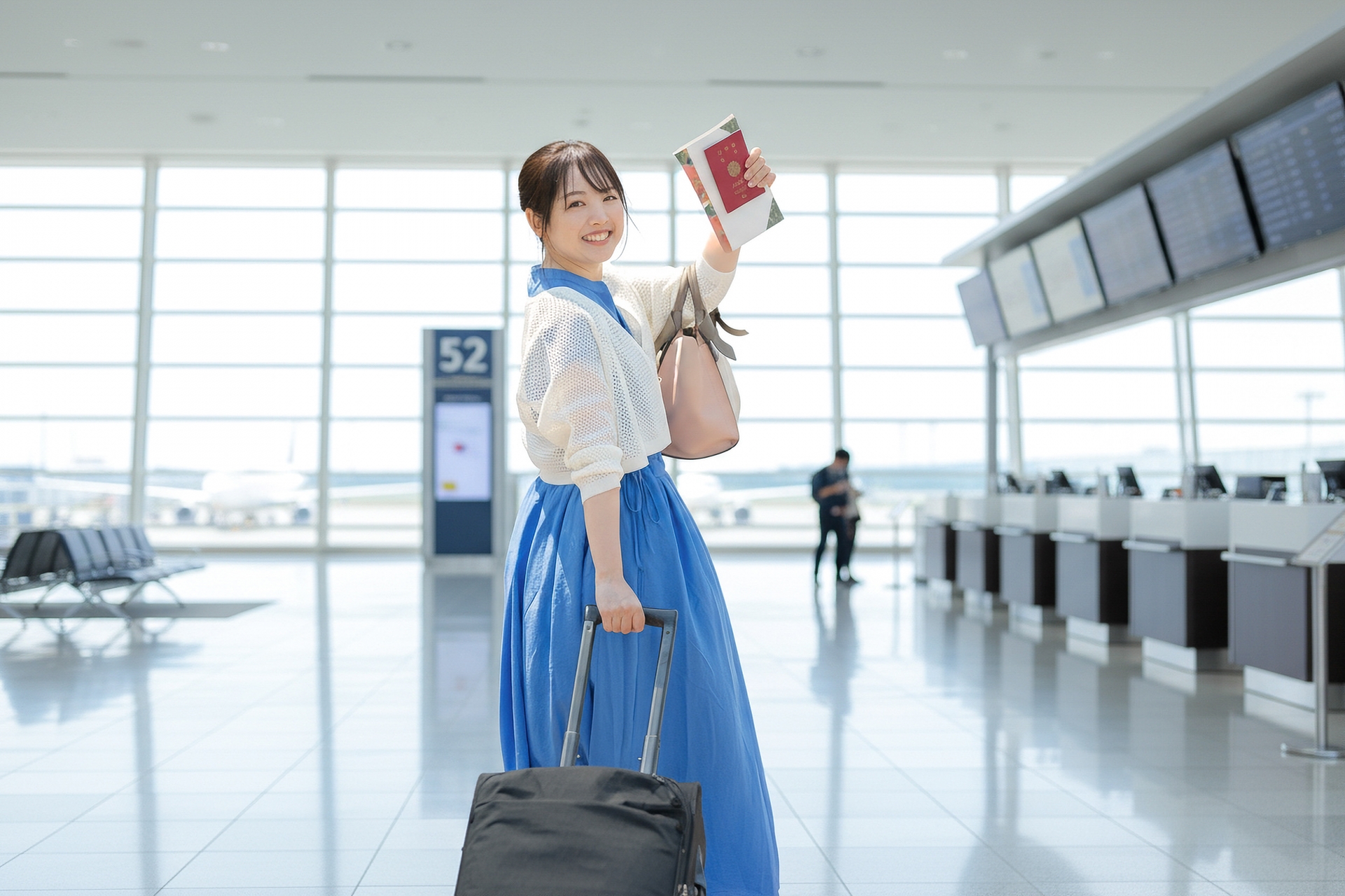 韓国入国 e-Arrival Card 申請イメージ 空港でパスポートを持つ旅行者